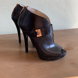 Michael Kori’s Womens Black Leather High Heel Stiletto Booties sz 6.5